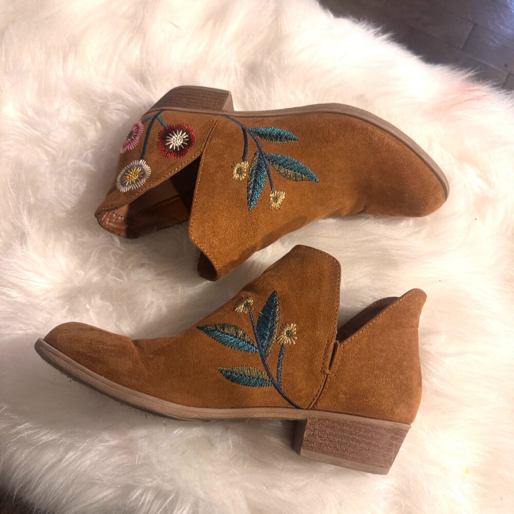 Women Indigo embroidered western booties sz 8 faux suede